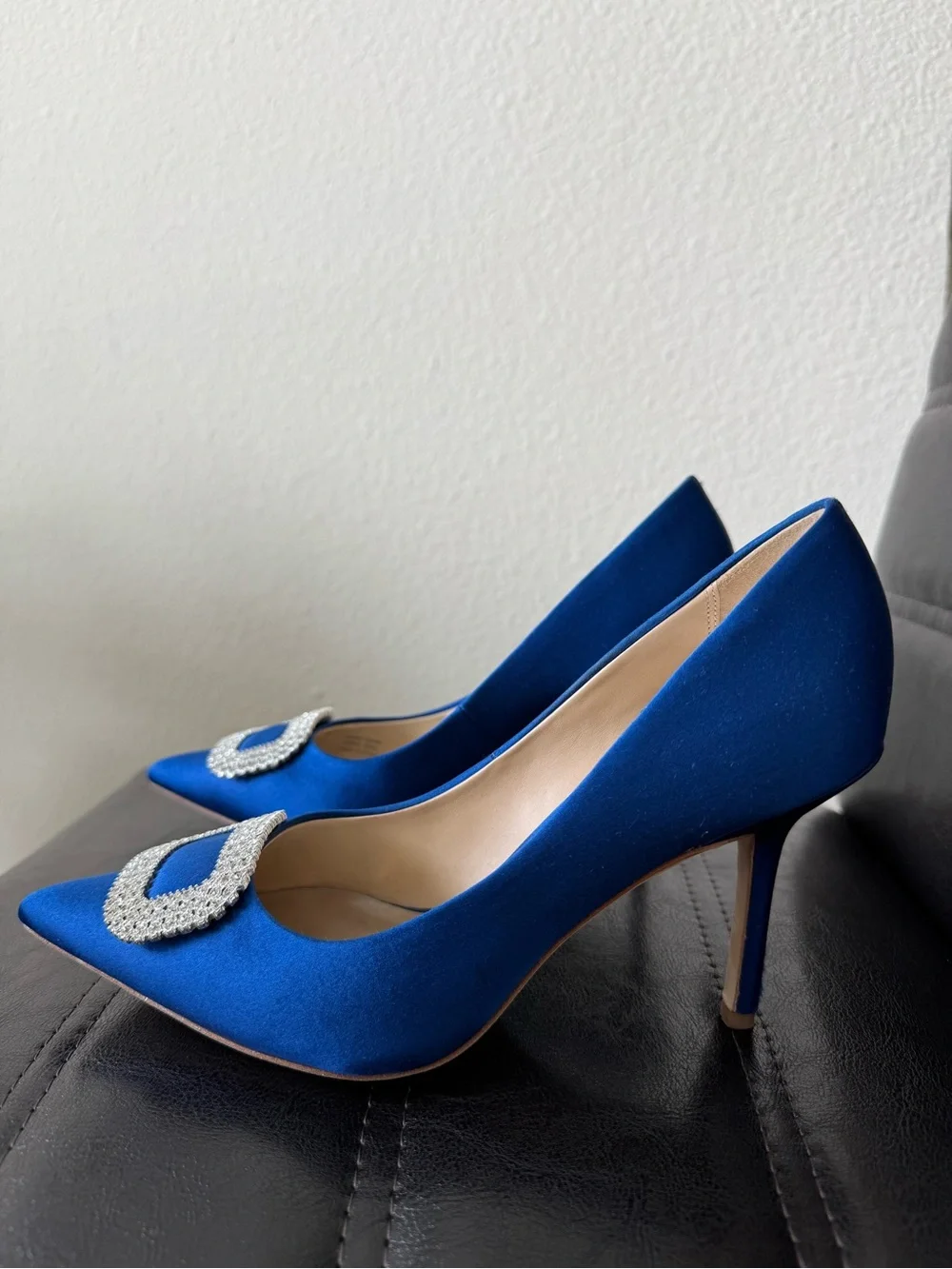 Badgley Mischka Royal Blue Pointed Toe Pumps with Crystal Buckle 7 size - Picture 2 of 7